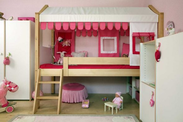 maison de lit pour les filles