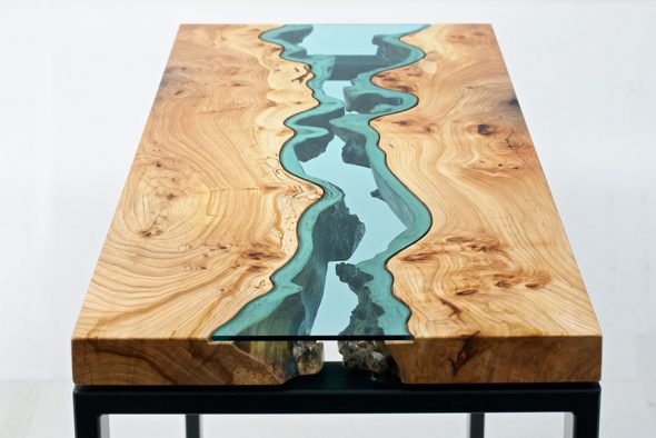 table design en bois et plexiglas