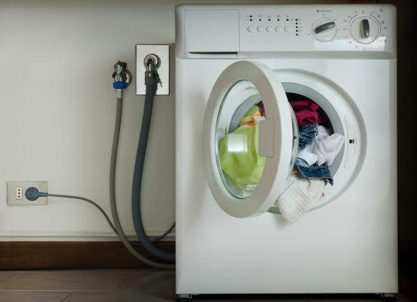 connexion de la machine à laver au réseau