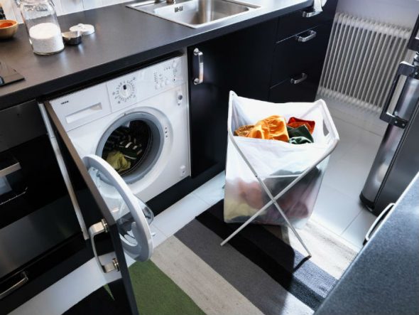 machine à laver dans le linge de cuisine