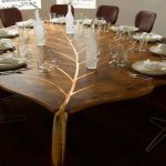 table en forme de feuille de bois