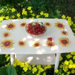 table de découpage en couleurs d'été