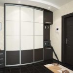 armoire dans un petit couloir