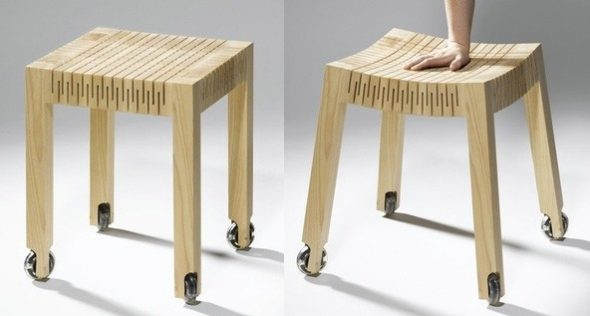 Kerusi kayu dengan tempat duduk yang fleksibel