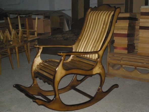 Terdapat pelbagai lukisan kerusi kayu lakukan sendiri