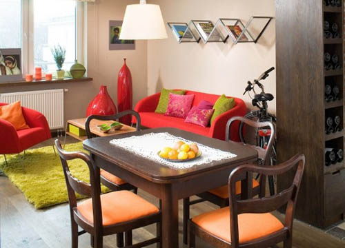 إلكتروني جفاف رمح  Étkezőasztal egy kis nappaliban: az anyag, méret és stílus kiválasztása