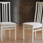 chaises blanches