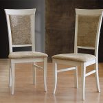 chaises en bois blanc