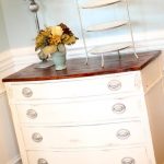 commode antique blanche