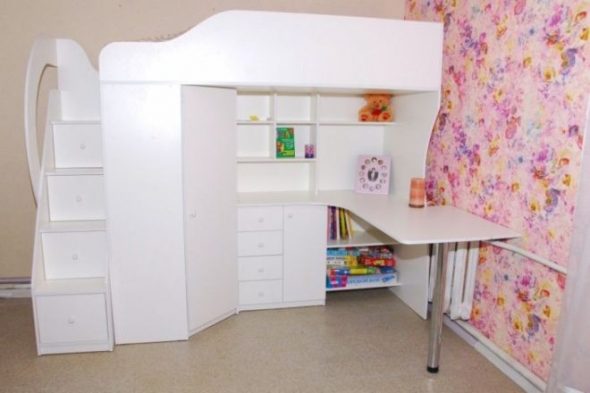Lit mezzanine blanc, armoire et bureau