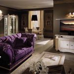 Canapé violet - un élément lumineux du salon