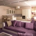 Petit studio confortable avec un canapé violet