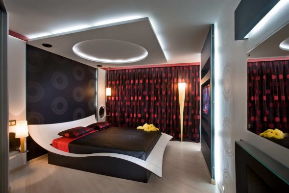 Chambre à coucher avec lit design et plafond à plusieurs niveaux Chambre à coucher avec lit design et plafond à plusieurs niveaux