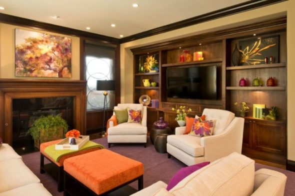 Salon confortable avec des meubles de couleur noyer