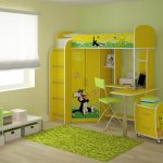 Lit mezzanine jaune pour une chambre d'enfant élégante