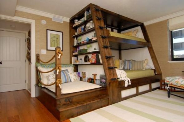 Grand lit superposé en bois