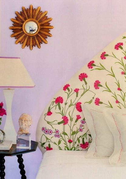 Tête de lit en textile doux avec des fleurs