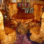 Chaises et table en bois massif sculpté