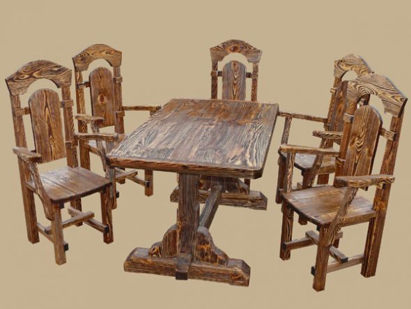 Chaises et table sculptées