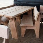 Table et bancs en bois
