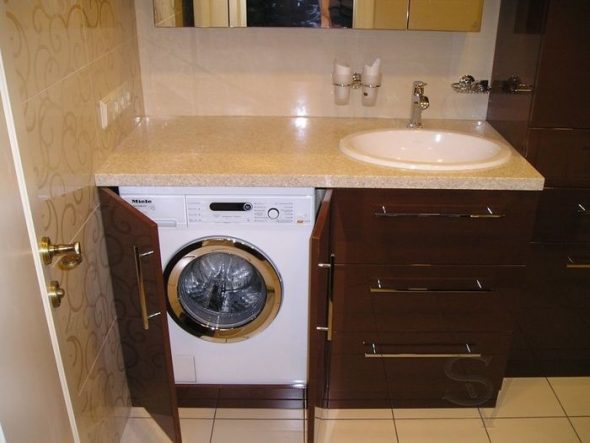 Cabinet pratique pour machine à laver
