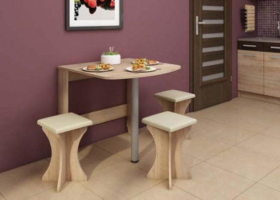 Table pliante avec fixation au mur