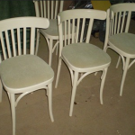 Plusieurs chaises restaurées