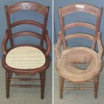 Restauration de chaises avec leurs mains faciles et belles