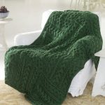 Couverture plaid tricotée verte