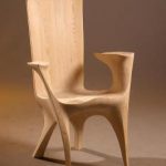 Chaise en bois insolite