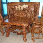 Beau mobilier en bois: table et chaises