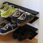 Mini étagère pour chaussures dans le couloir