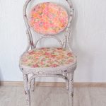Découpage paradis des fleurs pour une vieille chaise