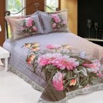 Beau couvre-lit à motifs floraux