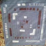 Couverture multicolore pour enfants avec des labyrinthes