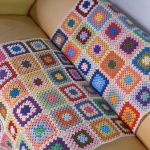 Plaid de restes de fil, tricoté pour un canapé
