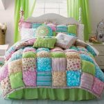 Édredon en patchwork de bonbons multicolore avec oreillers