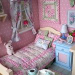 Maison de jouets pour poupées et textiles faits à la main