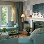 La couleur des rideaux combinés sur la photo est parfaitement combinée avec les meubles et les murs.