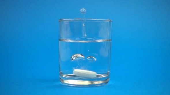 Solution d'aspirine et d'eau