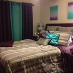 Violet et émeraude pour rideaux et couvre-lits - une combinaison audacieuse