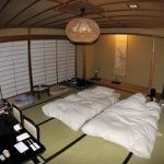 Chambre de style japonais avec matelas