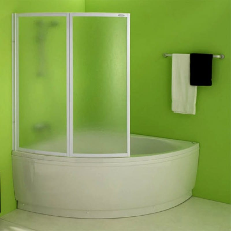 Double porte en plastique dans une salle de bain aux murs verts