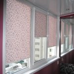 Volets avec guides sur fenêtre en PVC
