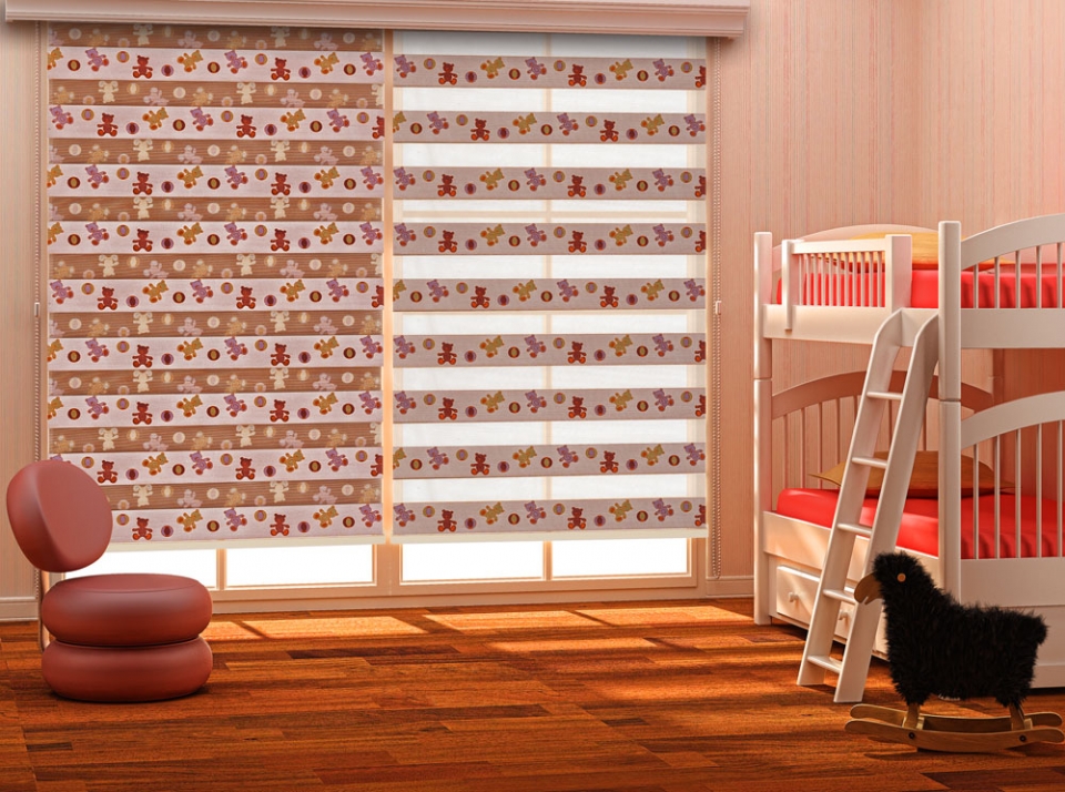 Conception de la chambre des enfants avec des rideaux jour nuit