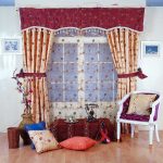 Tulle, rideaux et bandeau avec motif floral