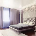 Design de chambre à coucher avec des rideaux en tissu épais
