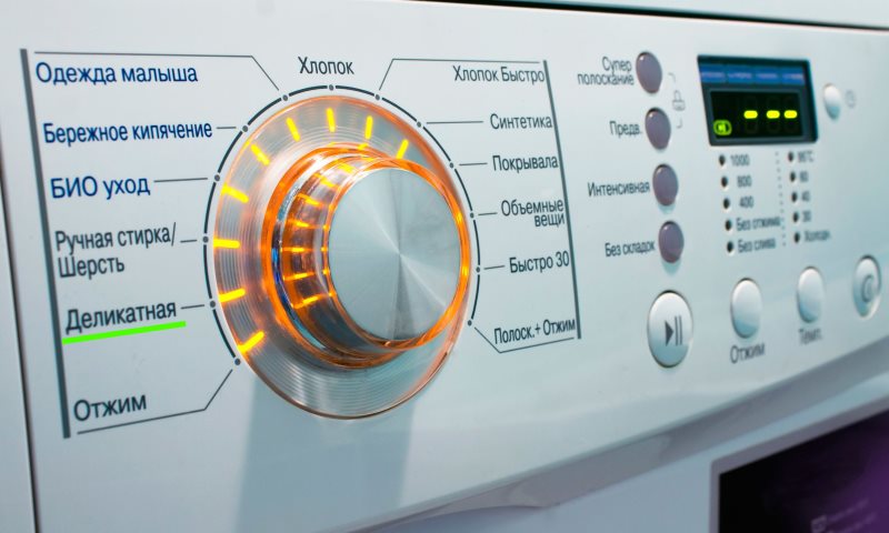 La maniglia della scelta della modalità di lavaggio nella macchina automatica