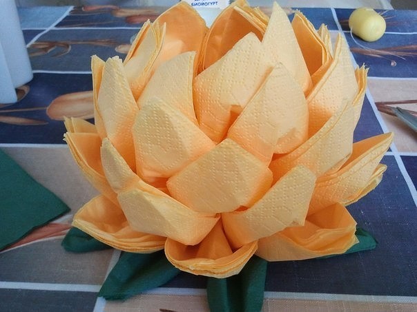 décor de serviette en lotus