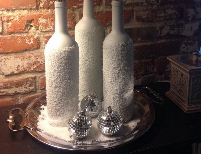 bouteilles de décoration avec du sel à l'extérieur